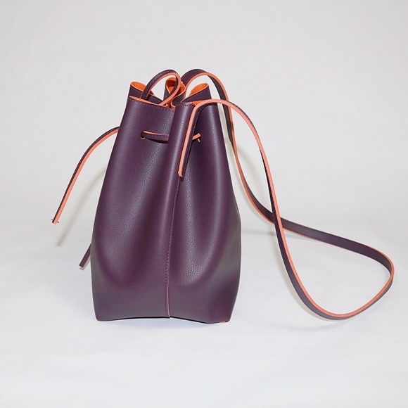 SOLD! ❤️ Bella Bucket Crossbody Bag with Clutch - Picture 4 of 7